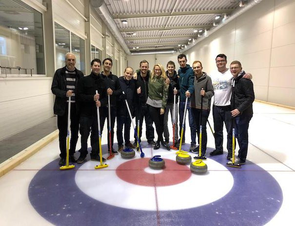 curling_group_happy